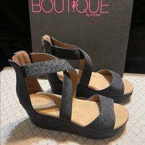 Black leopard print wedges